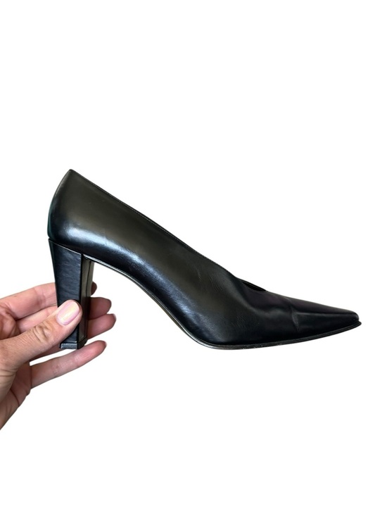 Stuart Weitzman Shoes - Stuart Weitzman Black Leather Pointed Toe Pumps Size 8B Classic Quiet Luxury